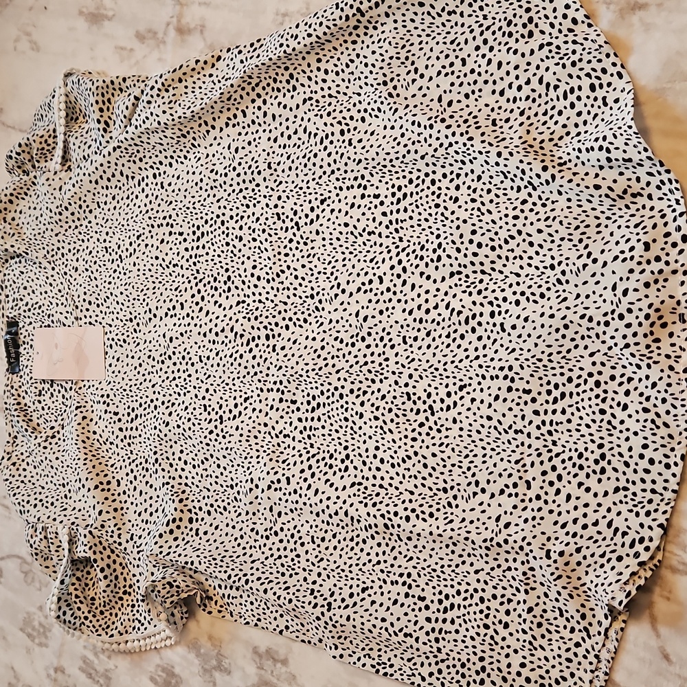 Elegant Black and White Speckled Blouse